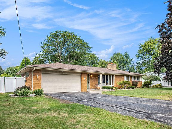 4th image of 68 Birch Hill Dr