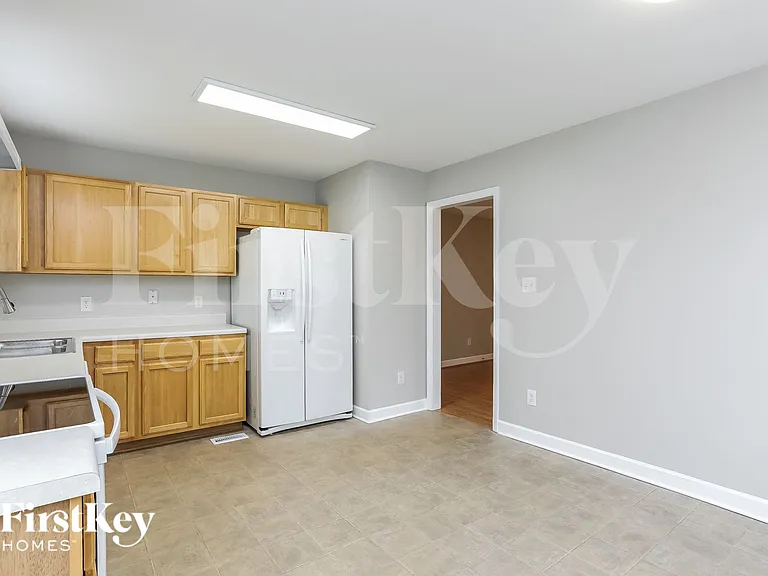 425 Kellywood Ct — Photo 6