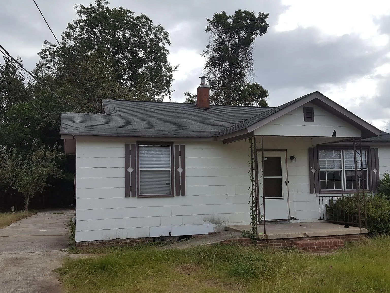 3 bed, 1.5 bath, 1330 sqft, $1,200 — Photo 1
