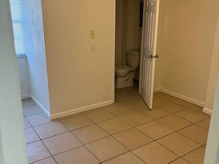 1227 Formosa Ave — Photo 4