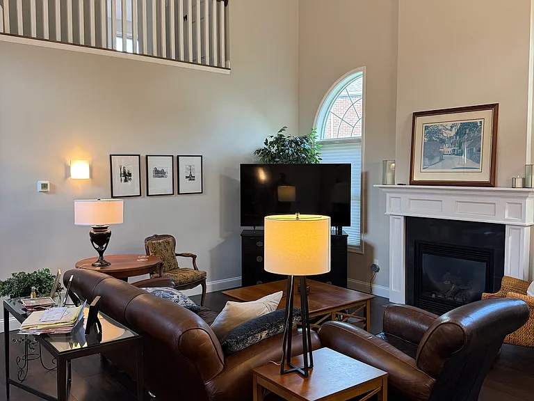 170 Victoria Ln — Photo 4