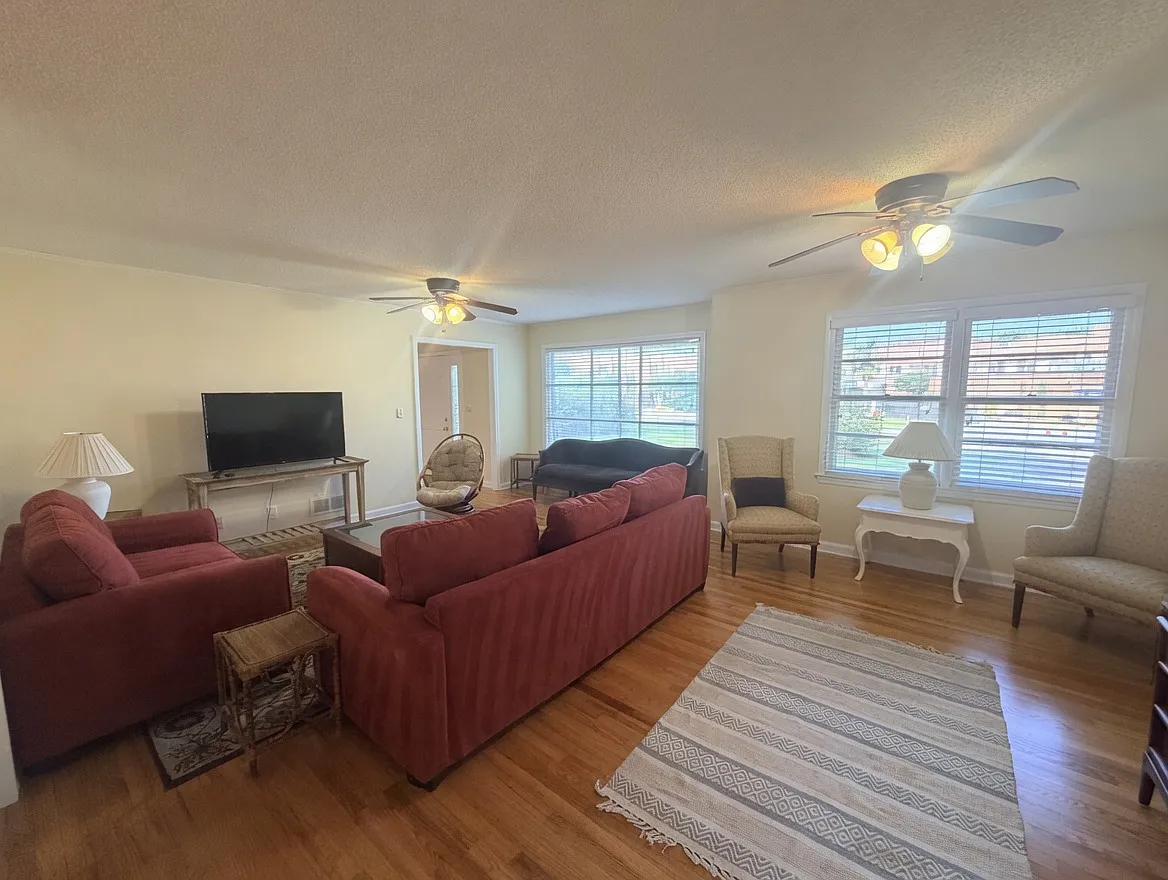 3 bed, 1590 sqft, $2,200 — Photo 4