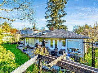 886 Cunningham Rd, Esquimalt, BC V9A 4M6