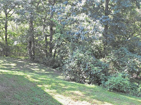 4th image of 211 Redbud Ln NE