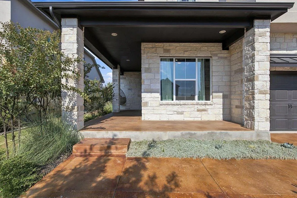 5 bed, 4.0 bath, 3575 sqft, $5,100 — Photo 3
