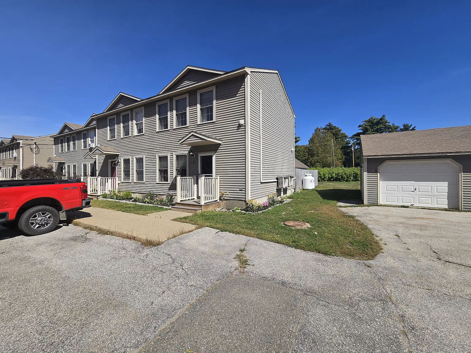 2 bed, 1.5 bath, 960 sqft, $1,950 — Photo 2