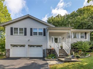 3679 Edgehill Rd, Yorktown Heights, NY 10598