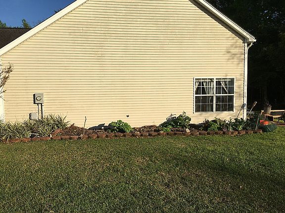 Garden area on side on house