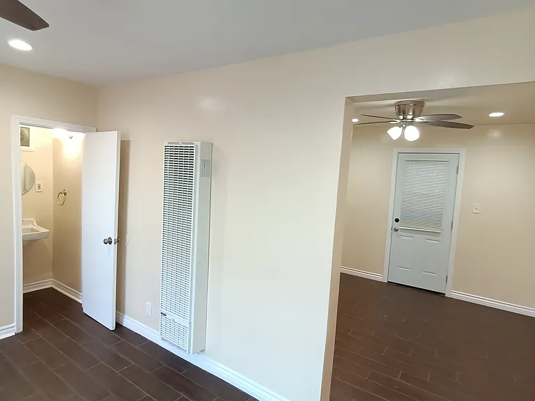 6809 Vinevale Ave #K — Photo 10