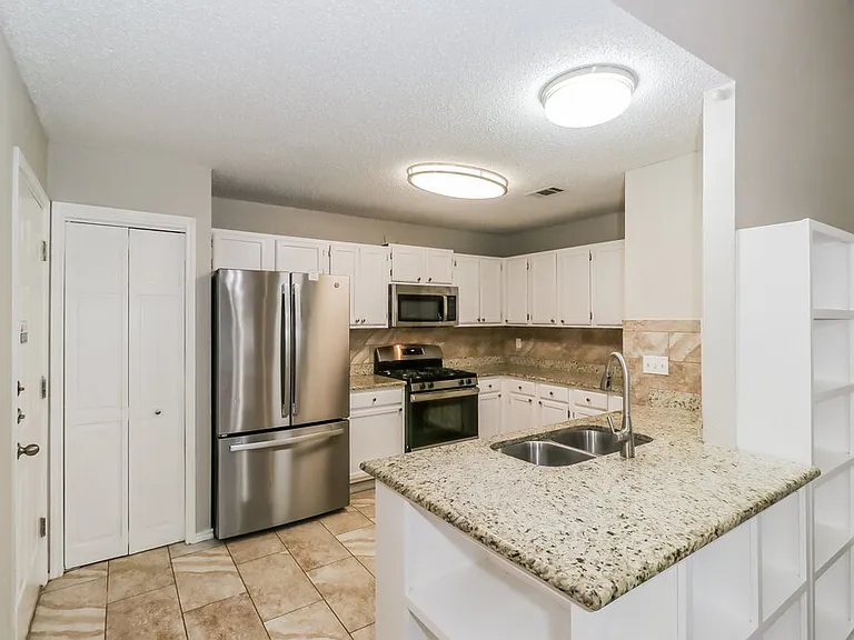 606 Clearwater Trl — Photo 6