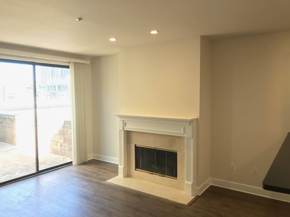 1st image of 1120 Mariposa St APT 2