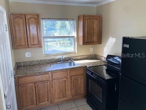 3rd image of 1008 Vine Ave