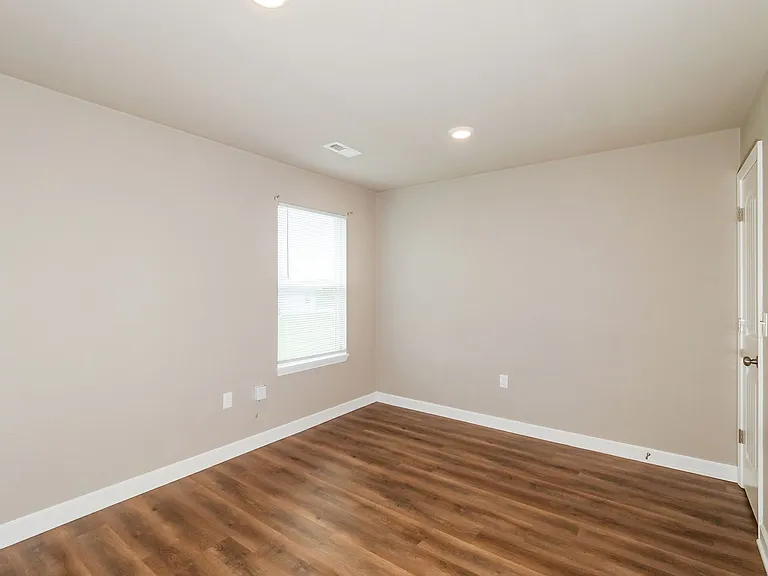 208 SW Rose St — Photo 11