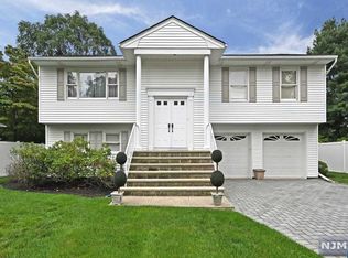 547 Cleveland Ave, River Vale, NJ 07675