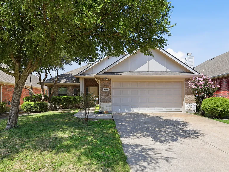 4504 Leeds Dr — Photo 2