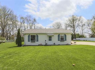 6121 Edison Dr, Cedar Falls, IA 50613