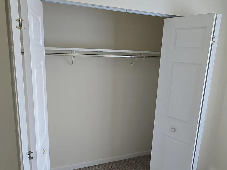 Chateau Apartments — Photo 17