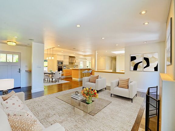 4th image of 10 Idalia Ct