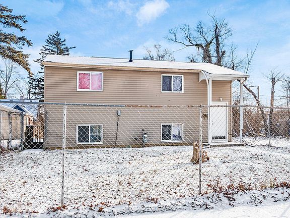 4th image of 2350 Woodland Ave