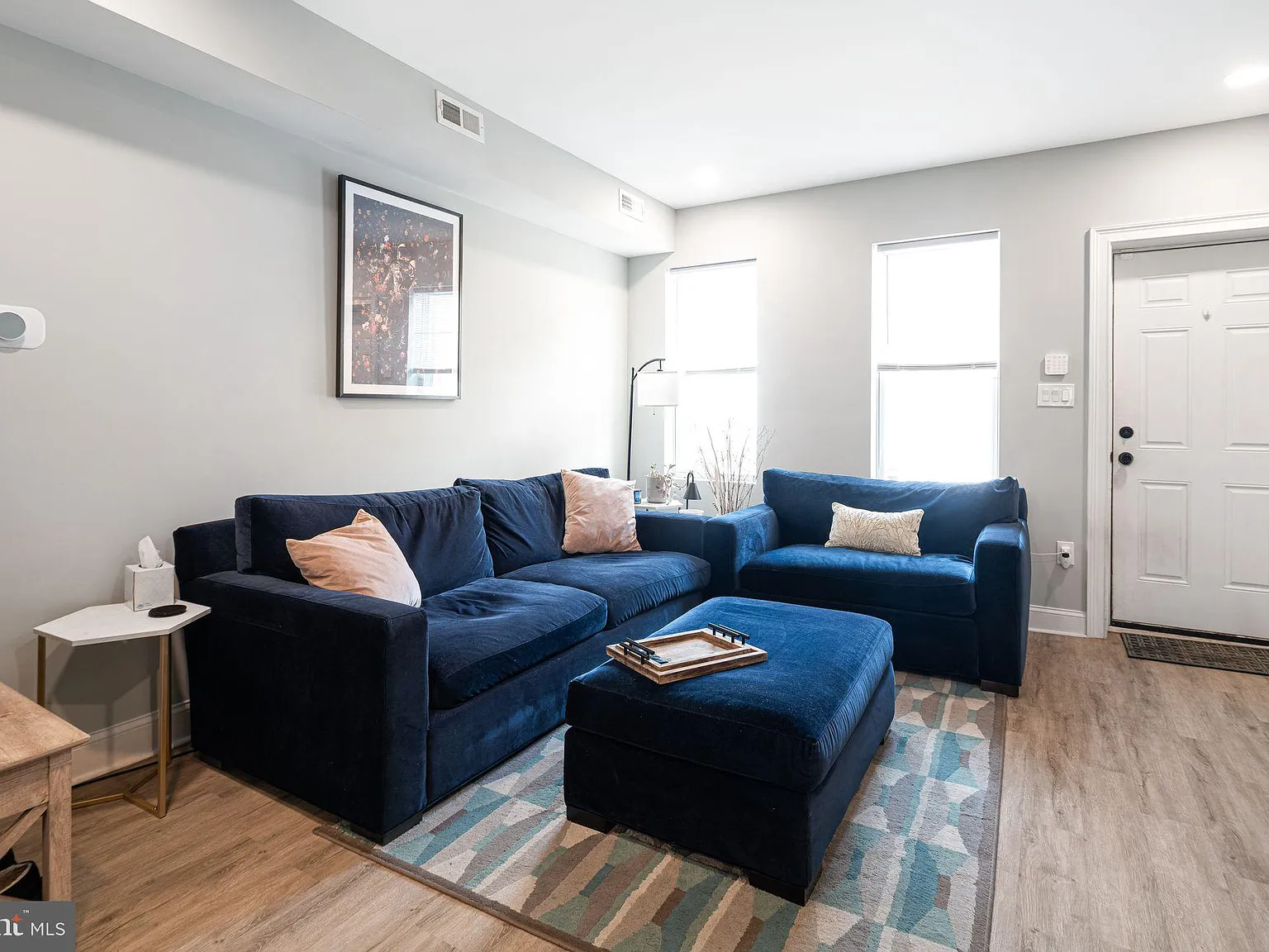 2 bed, 1.5 bath, 908 sqft, $2,200 — Photo 2