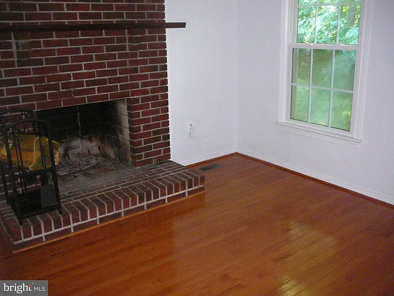 231 Vine Pl — Photo 14