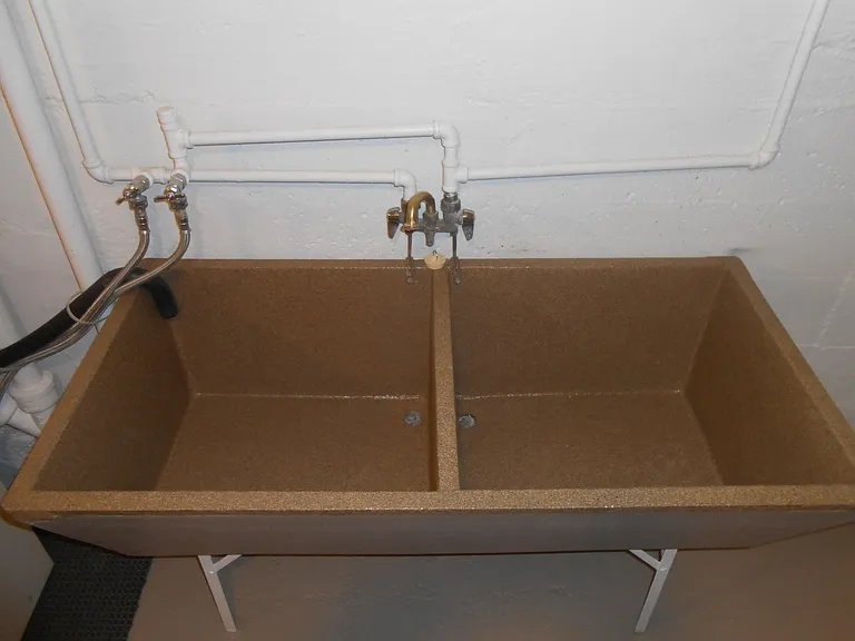 LAUNDRY TUB SINK