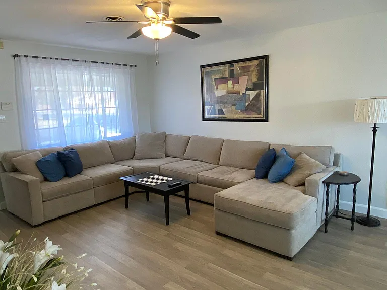 990 Ursula St — Photo 1