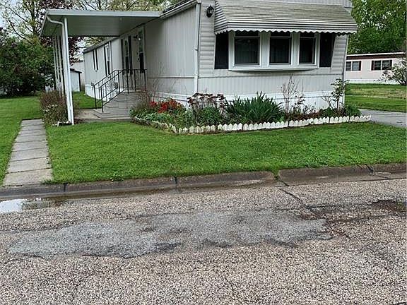 2nd image of 19 Greenhaven Dr #19