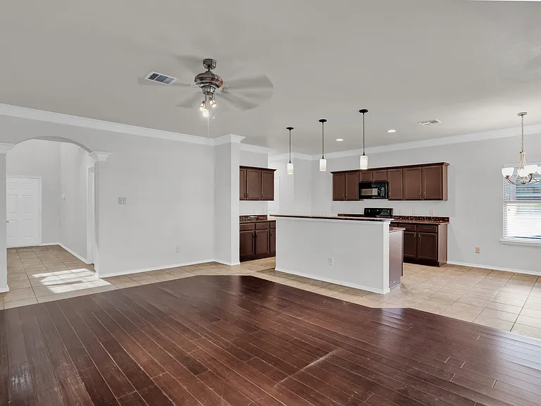 2138 Meadow View Dr — Photo 6