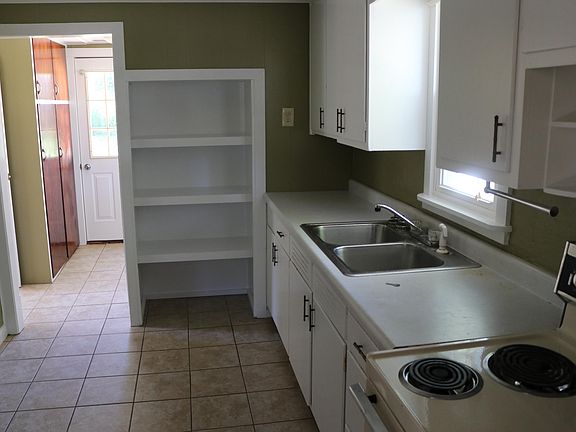 5th image of 121 W Woodrow St