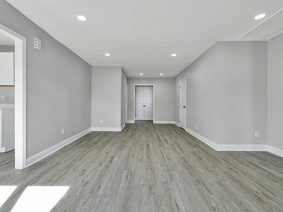 3rd image of 3209 Hillwood Dr