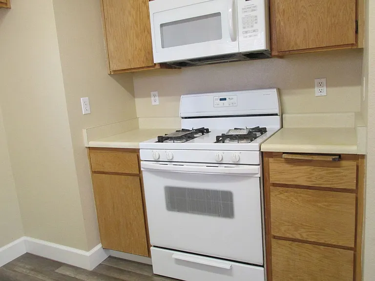 55 Emerald Ct — Photo 4