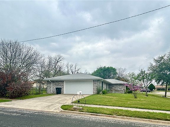 4th image of 1701 Wilshire Dr