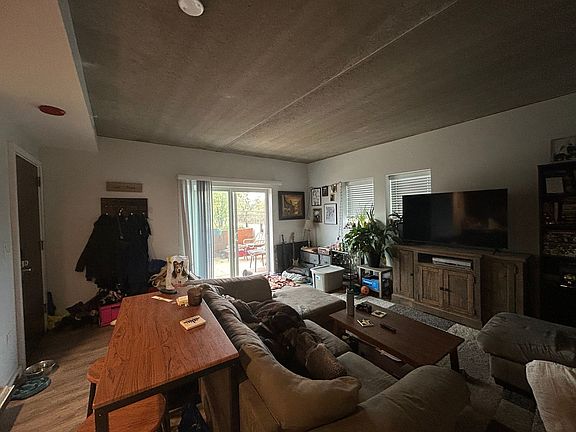 2nd image of 1323 W Morse Ave #402