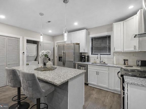 5th image of 4227 Edson Pl NE