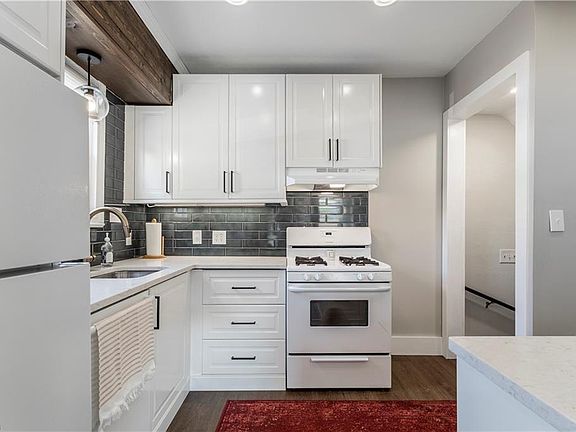 4th image of 1540 Hopkins Ave