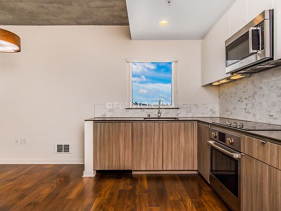 4th image of 45 Bartlett St Unit 704