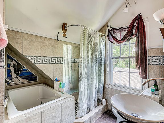5th image of 6205 Carrollton Ave
