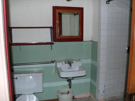 5th image of 306 N Crosby Ave