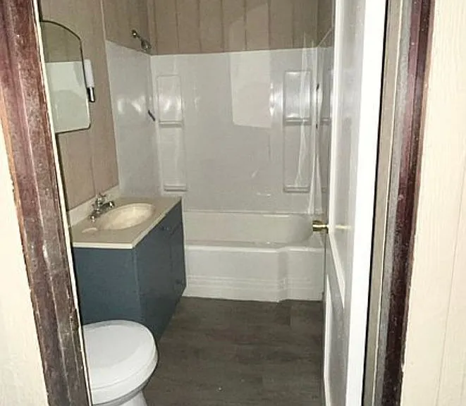 1009 Broadway St — Photo 6
