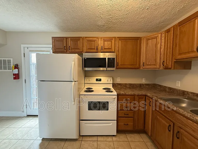 133 Walker St — Photo 7