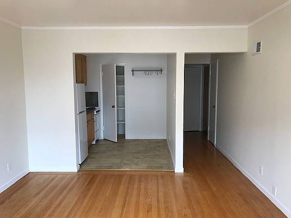 4th image of 435 Euclid Ave #18