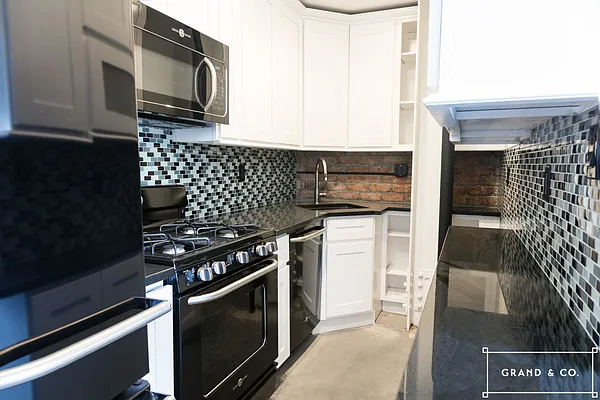 Rented by Grand & Co. | media 5