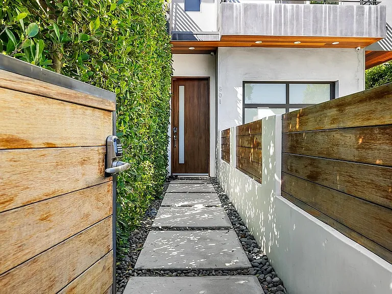801 N Kilkea Dr — Photo 2