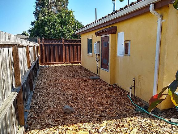 Cottage Spacious Back Lot