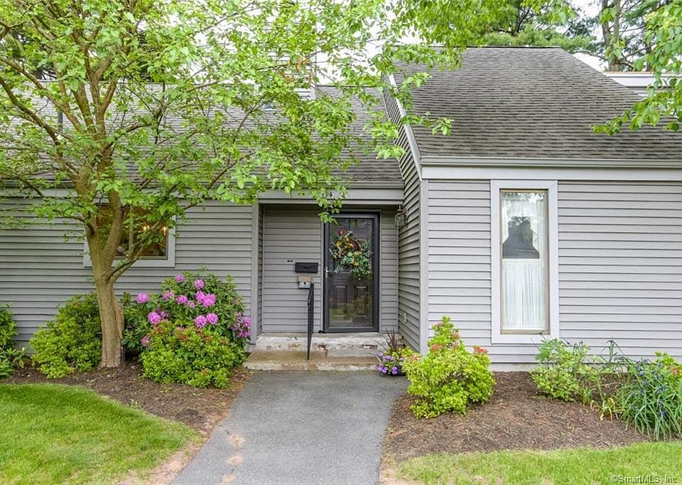 1st image of 174 Hollister Way S #174