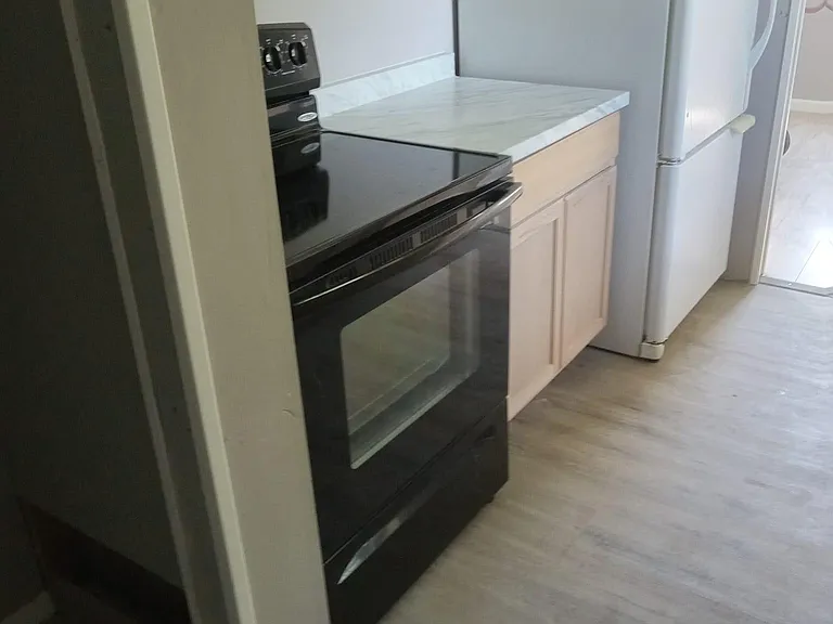 685 Avenue B — Photo 3