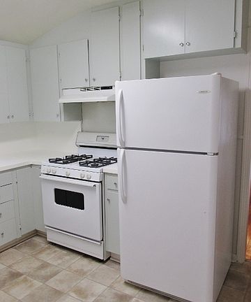 3rd image of 430 Devonshire Dr