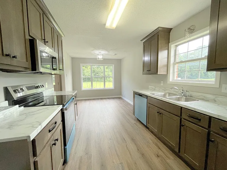 100 Brook Glen Dr — Photo 14