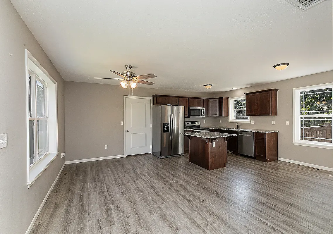 4 bed, 2.5 bath, 1547 sqft, $2,190 — Photo 4